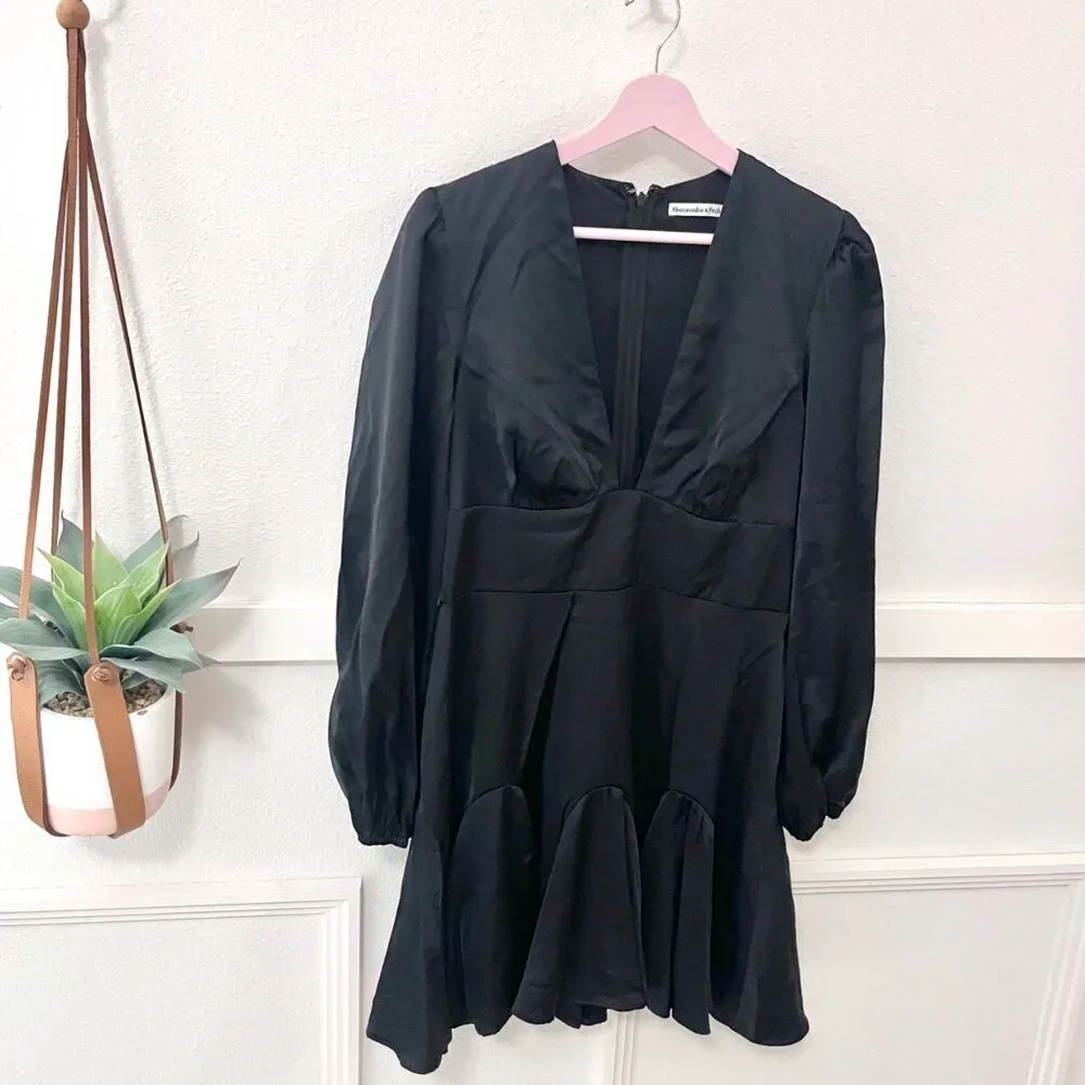 Abercrombie & Fitch Long Sleeve Black Satin Plunge Mini Dress L